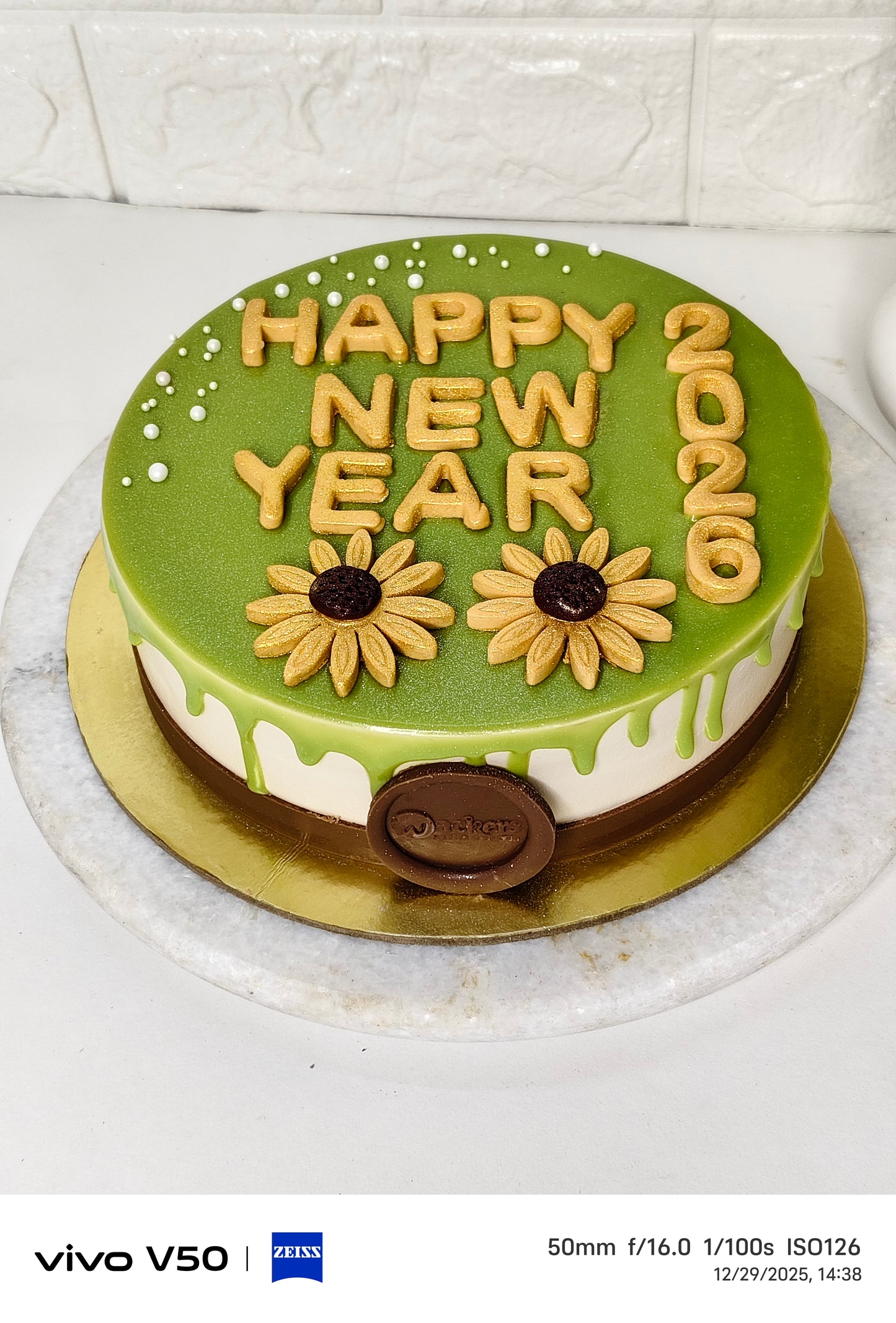 Pineapple new year cake
