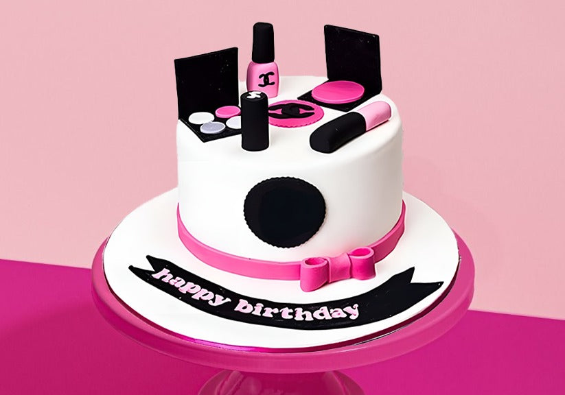 Beauty Buzz Fondant Cake