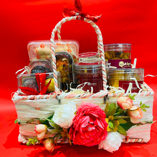 Blooms & Bakes Luxury Hamper